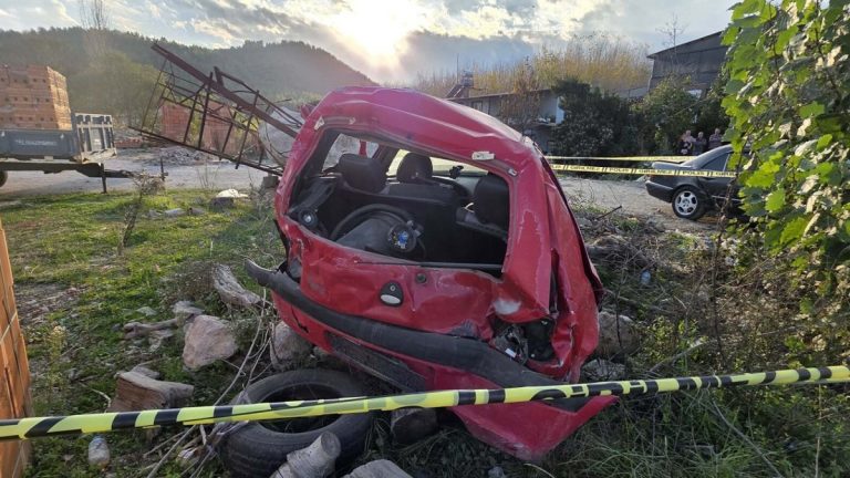 Muğla’da park halindeki otomobile çarpan sürücü hayatını kaybetti