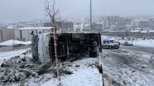 Nevşehir’de emekçi servisi devrildi: Çok sayıda yaralı var