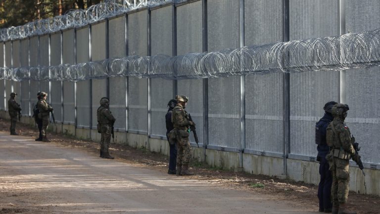 Polonya, Belarus sonuna yeni bariyer inşa edecek