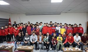 Rasim Arı Başkan’dan Minik Futbolculara Krampon İkramı