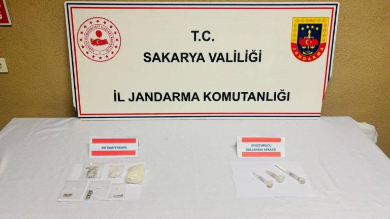 Sakarya’da satışa hazır halde getirilen uyuşturucuları jandarma yakaladı