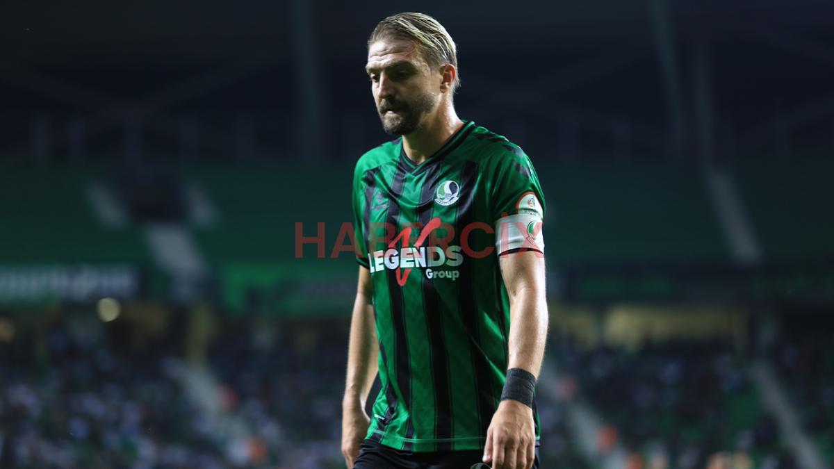 Sakaryaspor’da takım dışı kalan Caner Erkin geri döndü: 6 maçta 2 sarı, 2 kırmızı, 2 asist…