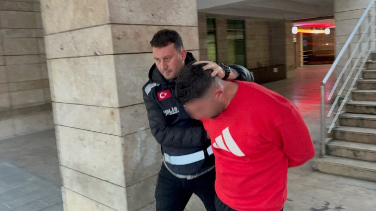 Samsun’da alkol kontrolüne direnip polise çarparak kaçtı