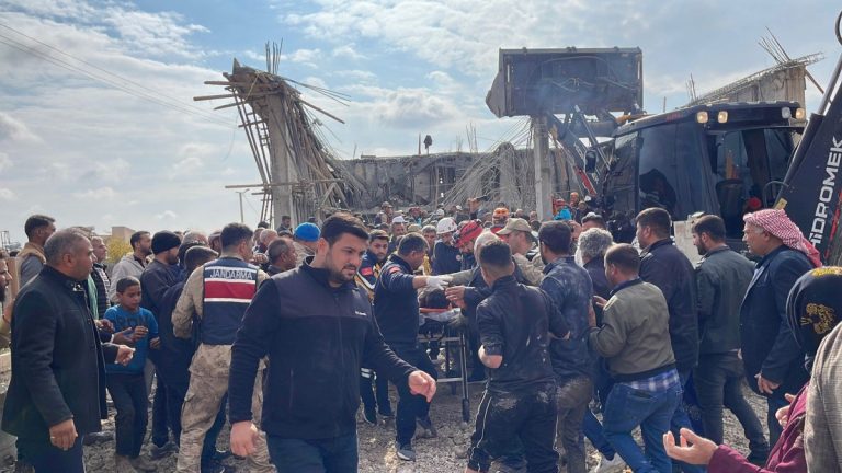 Şanlıurfa’da beton dökümü sırasında göçük: 5 yaralı