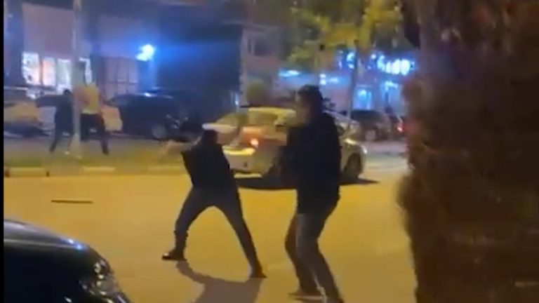 Şanlıurfa’da kardeşler ortasında bıçaklı hengame: Olay anı kamerada