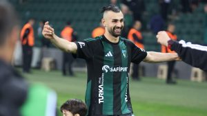 Serdar Dursun üç puanı göbek atarak kutladı