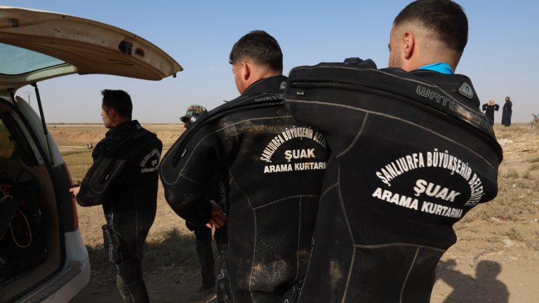 Suriye’de boğulan çocuğu bulmak için Türk kurtarma ekipleri sevk edildi