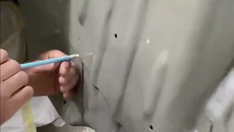 Toplumsal medyayı ayağa kaldıran manzara: Ağır hasarlı araçta silgiyle hile yaptı