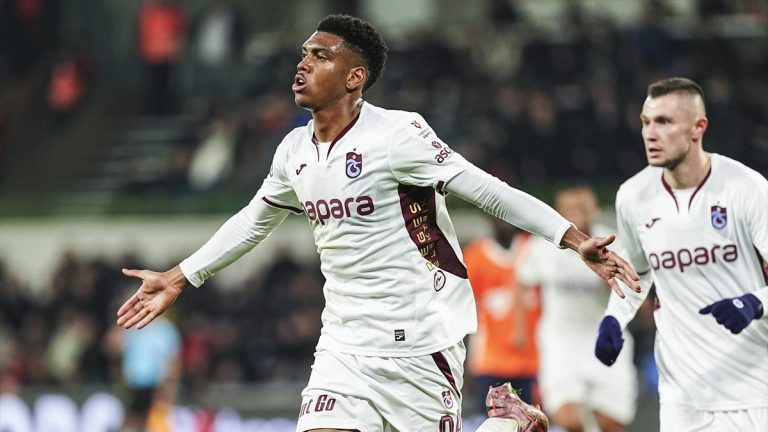 Trabzonspor, deplasmanda 10 kişi kalan Başakşehir’i 4-3 yendi