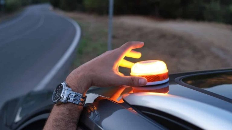 Trafikte Hayat Kurtaran Yenilik: Otomobille Seyahat Kuralları Değişti, Aracına Bu Aygıtı Koymayan Ceza Yiyecek!