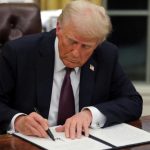 Trump, Epstein belgelerinin açıklanmasını öngören yasa tasarısını imzaladı