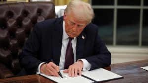 Trump, Epstein belgelerinin açıklanmasını öngören yasa tasarısını imzaladı