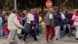 Türk taraftarlar, İspanya’da millileri destekledi