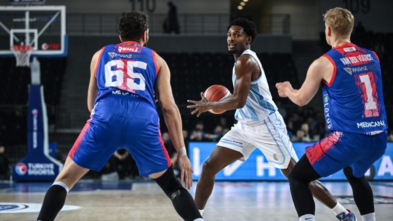 Türk Telekom, Büyükçekmece Basketbol’u mağlup etti