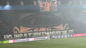 UEFA, Fenerbahçe maçında Viktoria Plzen tribünlerinin açtığı pankartın cezasını açıkladı