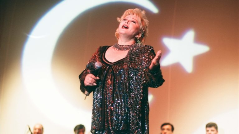 Usta sanatçı Muazzez Abacı hayatını kaybetti