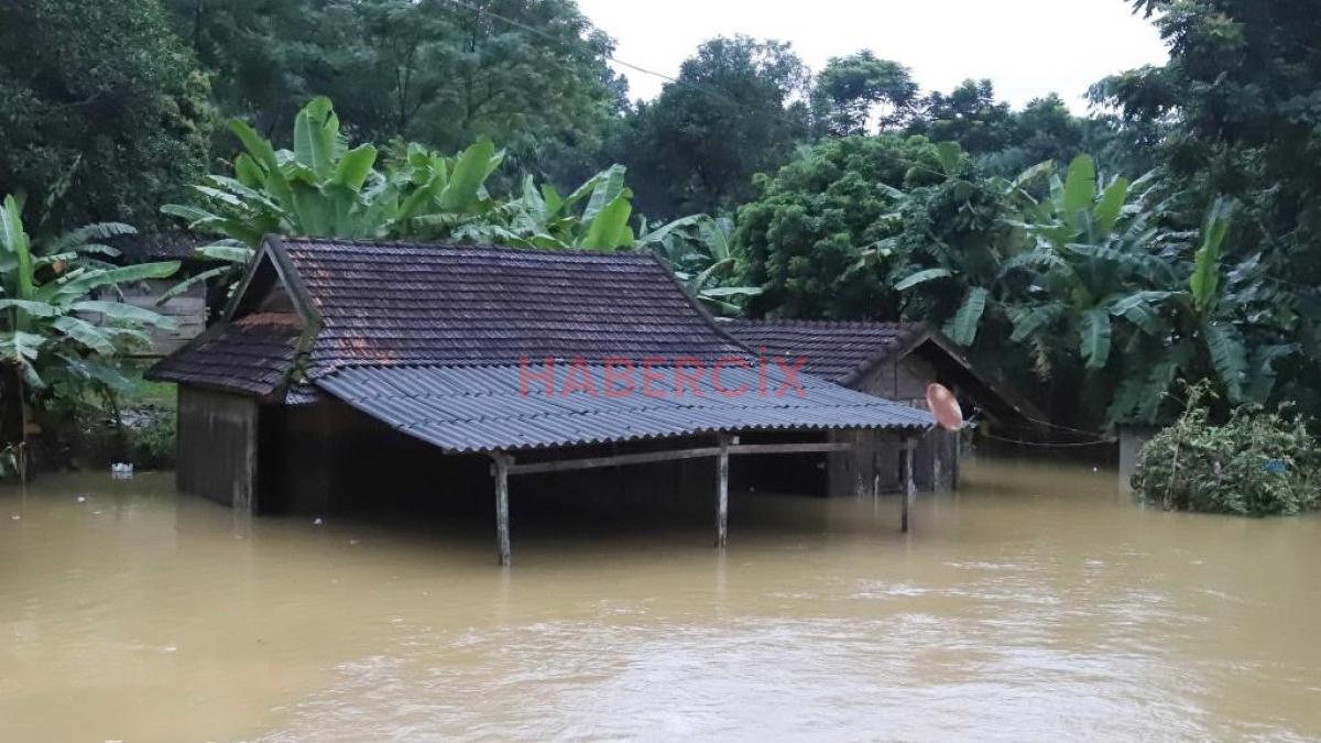 Vietnam’da şiddetli yağışlar sellere yol açtı: Can kaybı 90’a yükseldi