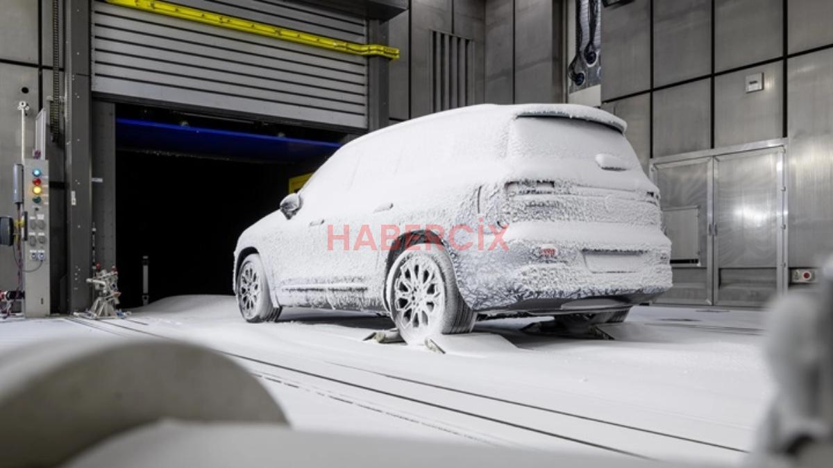 Yeni Mercedes GLB’nin birinci ipucu imajları yayınlandı