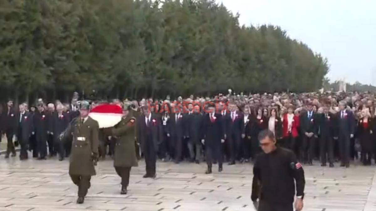 Yusuf Tekin ve öğretmenlerden Anıtkabir ziyareti