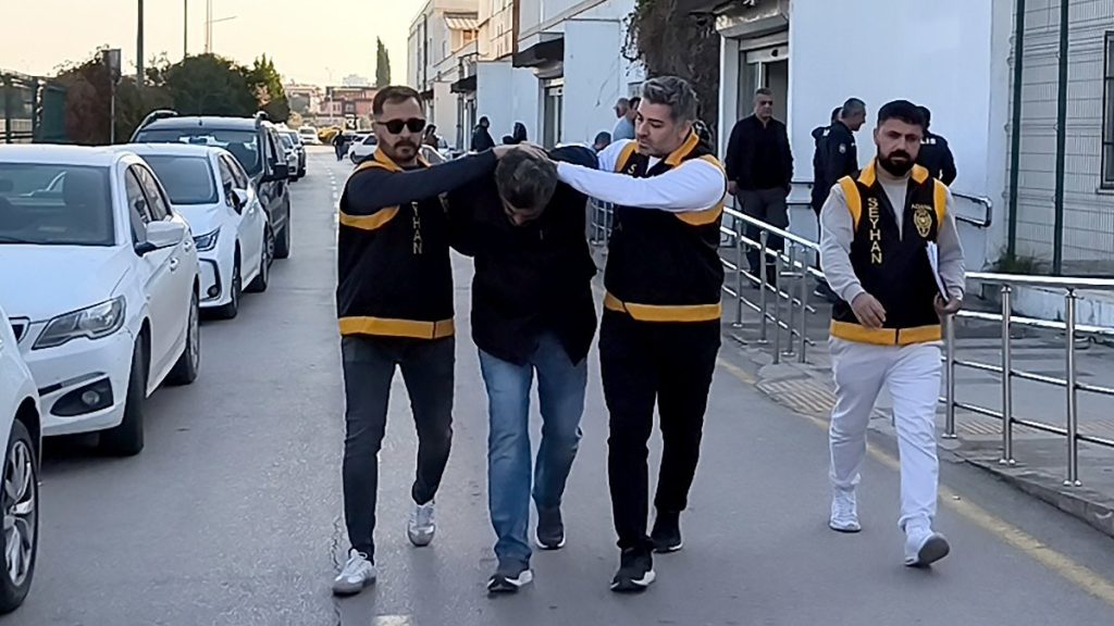 Adana’da sahte isimle 7 kitap yazdı