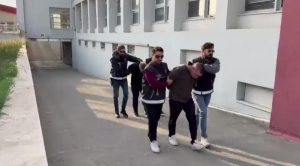 Adana’daki cürüm örgütlerine silah getiren 2 kuşkulu tutuklandı: 53 tabanca ele geçirildi