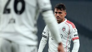Beşiktaş’ta Cengiz Ünder, bu defa penaltıyı kaçırdı