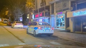 Bilecik’te yan bakma hengamesi: Bacağındaki bıçağı çıkarıp karşısındakini ağır yaraladı