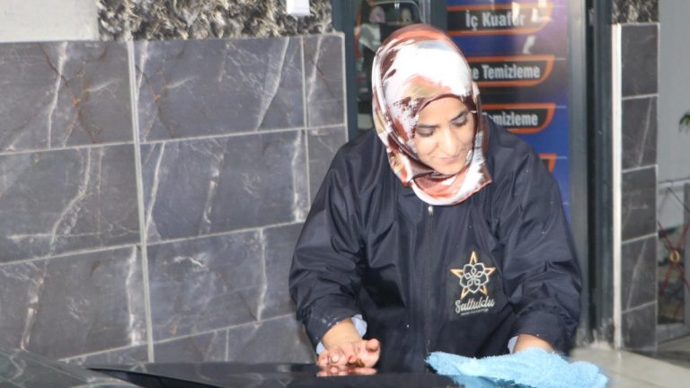 Erzurum’da oto yıkamaya kadın eli