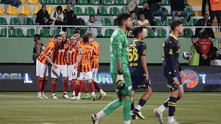 Fenerbahçe – Galatasaray rekabetinden farklı notlar!