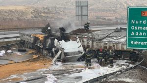 Gaziantep’te otoyolda çarpışan 3 tır yandı