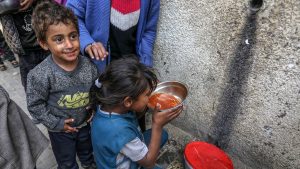 Gazze’de yemek dağıtımı yapıldı