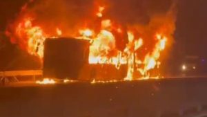 İstanbul Arnavutköy’de İETT otobüsü küle döndü