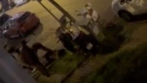 İstanbul’da alkollü şahıs etraftakilere saldırdır