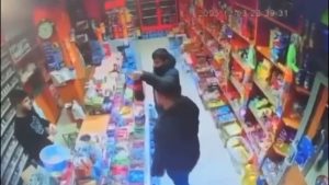 İstanbul’da emlakçı 10 bin liralık kurul için husumetlisinin oğlunu silahla vurdu