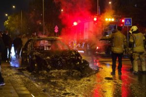 İstanbul’da seyir halindeki araba alev topuna döndü