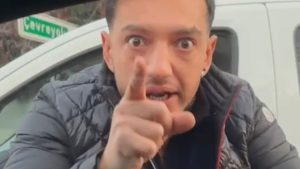 İstanbul’da yol verme tartışmasında kadın doktorun aracına saldırı