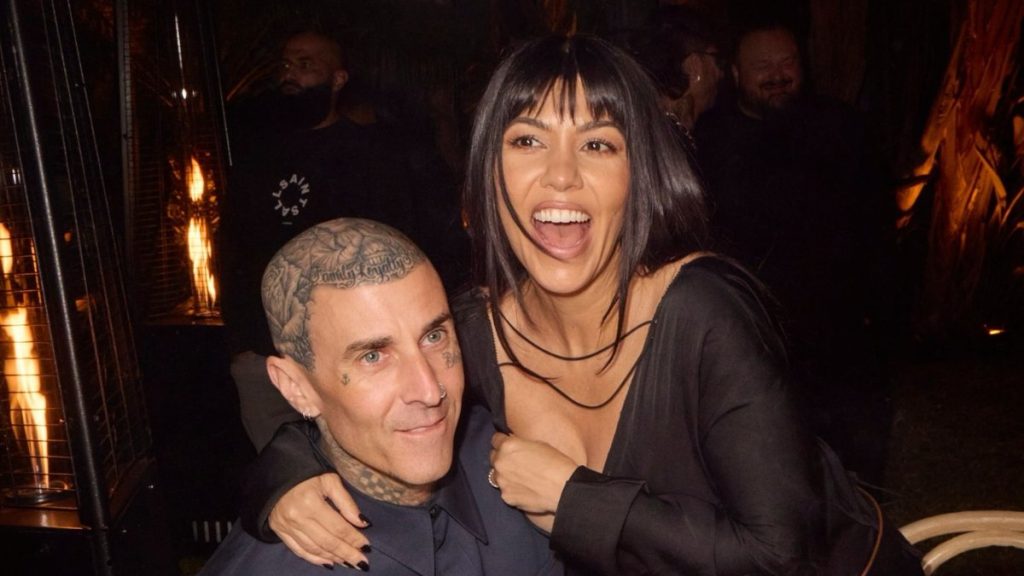 Kourtney Kardashian’dan emzirme açıklaması: “Hala devam”