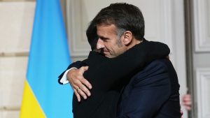 Macron: Ukrayna, toprak tartışmalarında tek hükümran ülke