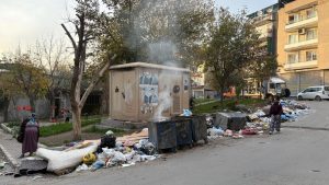 Maltepe ve Buca’da çöp dağları