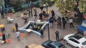 Manisa’da 80 kişilik kavgada taş, sopa ve silahlar kullanıldı