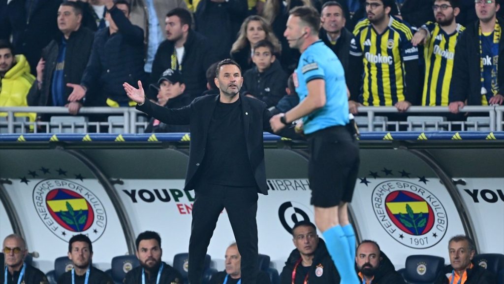 Okan Buruk, derbide kart gördü!