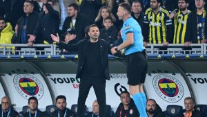 Okan Buruk, derbide kart gördü!