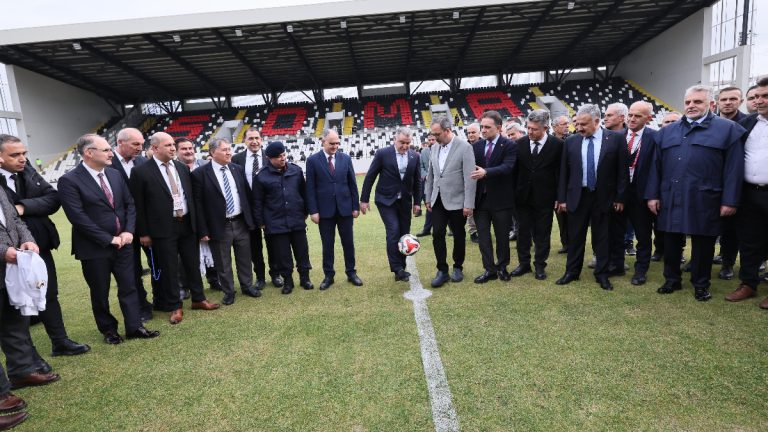 Osman Aşkın Bak, Soma’da stat açılışı yaptı