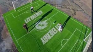 Rus atletler gökyüzünde bir prensip imza attı: Havada futbol oynadılar