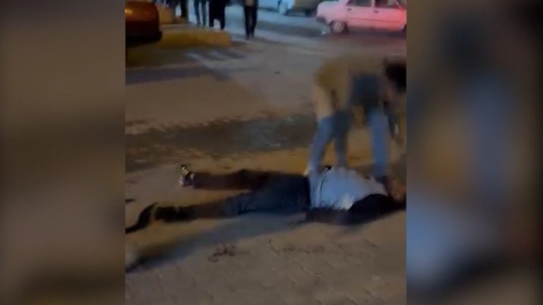 Şanlıurfa’da sokakta silahlı arbedede 3 kişi yaralandı