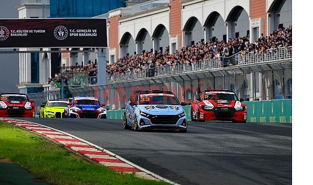 TOSFED İstanbul Park’ta Yağmur Altında Son Tango